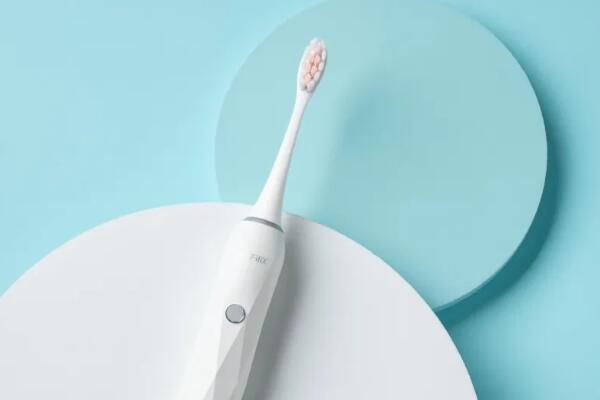 電動(dòng)牙刷的危害，這三類人群不適合用電動(dòng)牙刷