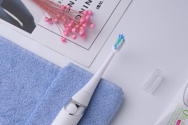 電動(dòng)牙刷有沒有必要買正版？不好的電動(dòng)牙刷對牙齒危害多多！