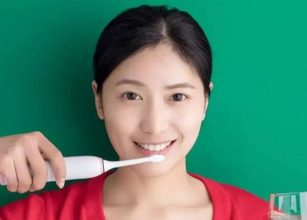 刷牙三連問：刷牙要刷多久，為何刷牙總出血，要刷舌苔嗎？