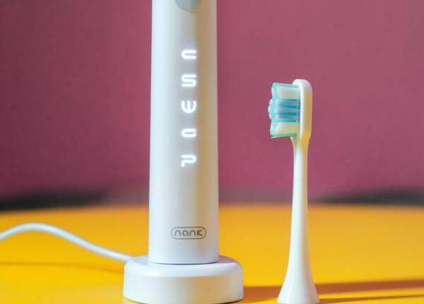 手提式電動(dòng)牙刷怎么充電？電動(dòng)牙刷充電方法大揭秘！