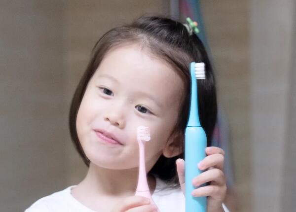 小孩怎么用電動牙刷刷牙正確？小孩正確用電動牙刷的技巧