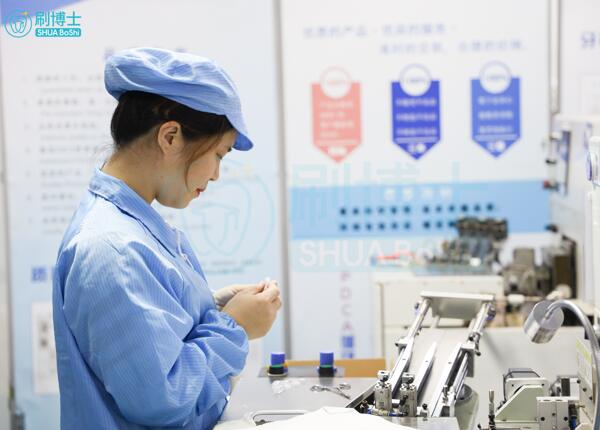 代加工的電動牙刷安全嗎？正規(guī)電動牙刷代工廠產(chǎn)品有保障！